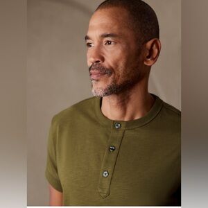 Banana Republic Rugged Slub Henley Shirt: Medium